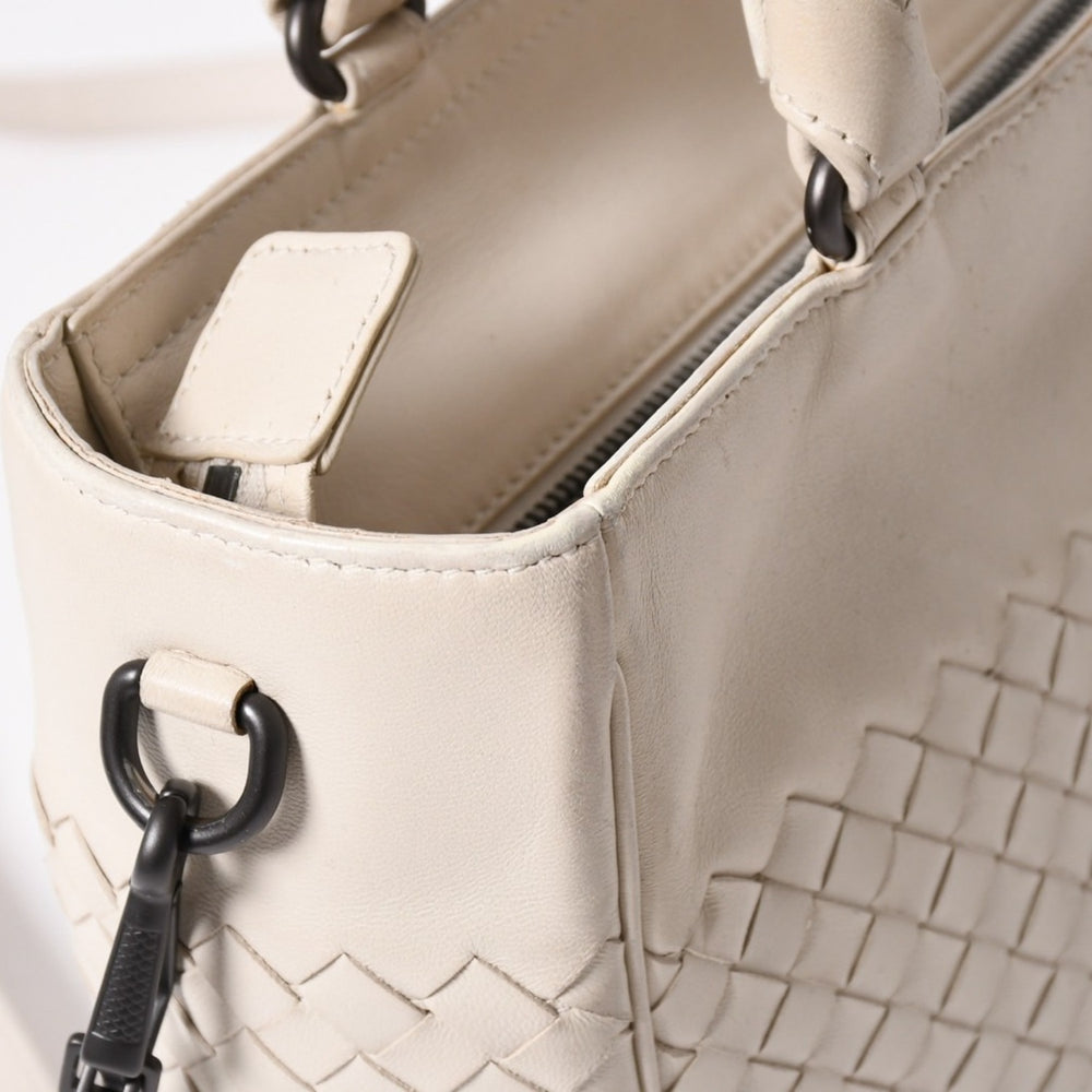 BOTTEGA VENETA ボッテガ ヴェネタ イントレチャート 2WAY バッグ ショルダーバッグ ハンドバッグ オフホワイト ブラック金具 4a003701