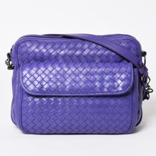 Load image into Gallery viewer, BOTTEGA VENETA ボッテガヴェネタ イントレチャート ナッパ メッセンジャー ショルダーバッグ ナッパレザー ラムスキン パープル ブロンズシルバー金具 美品 中古 4a003708