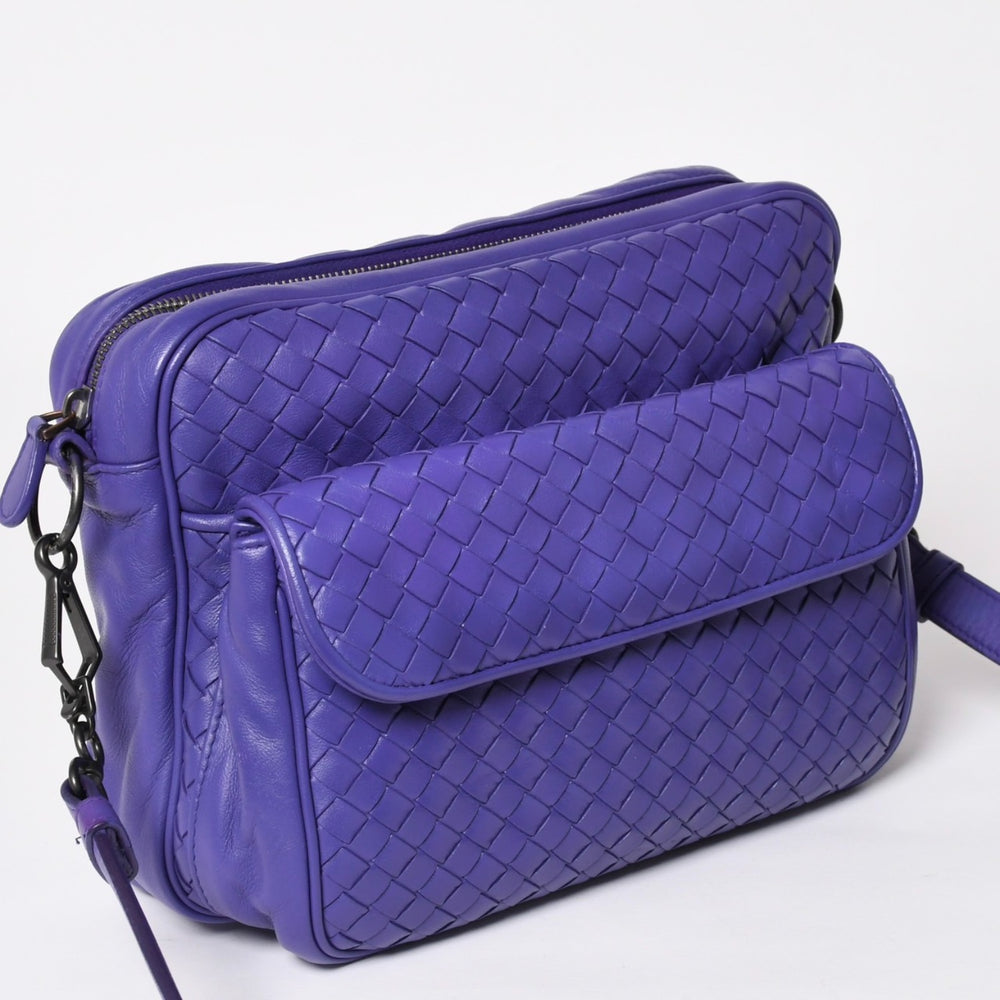 BOTTEGA VENETA ボッテガヴェネタ イントレチャート ナッパ メッセンジャー ショルダーバッグ ナッパレザー ラムスキン パープル ブロンズシルバー金具 美品 中古 4a003708