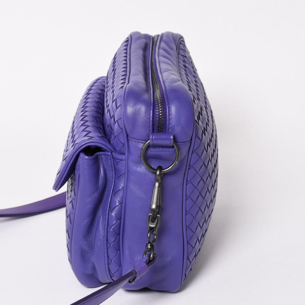 BOTTEGA VENETA ボッテガヴェネタ イントレチャート ナッパ メッセンジャー ショルダーバッグ ナッパレザー ラムスキン パープル ブロンズシルバー金具 美品 中古 4a003708