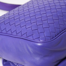 Load image into Gallery viewer, BOTTEGA VENETA ボッテガヴェネタ イントレチャート ナッパ メッセンジャー ショルダーバッグ ナッパレザー ラムスキン パープル ブロンズシルバー金具 美品 中古 4a003708