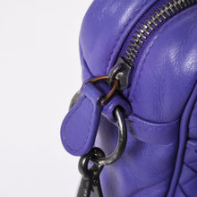 Load image into Gallery viewer, BOTTEGA VENETA ボッテガヴェネタ イントレチャート ナッパ メッセンジャー ショルダーバッグ ナッパレザー ラムスキン パープル ブロンズシルバー金具 美品 中古 4a003708