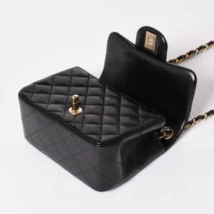 Like new CHANEL Mini Matelasse 17 S Flap S Chain Shoulder Bag 18th Series Coco Mark Lambskin Black Used 4a003658