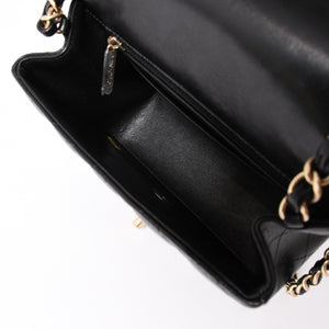 Like new CHANEL Mini Matelasse 17 S Flap S Chain Shoulder Bag 18th Series Coco Mark Lambskin Black Used 4a003658