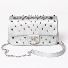 画像をギャラリービューアに読み込む, CHANEL シャネル シェブロン スタッド ウォーズ チェーンショルダーバッグ 24番台 ココマーク カーフスキン シルバー金具 美品 中古 4a003691