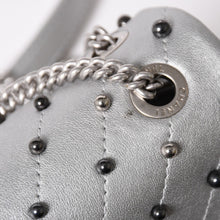 画像をギャラリービューアに読み込む, CHANEL シャネル シェブロン スタッド ウォーズ チェーンショルダーバッグ 24番台 ココマーク カーフスキン シルバー金具 美品 中古 4a003691