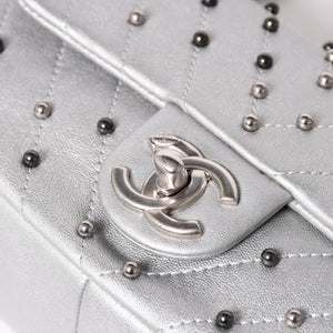 CHANEL シャネル シェブロン スタッド ウォーズ チェーンショルダーバッグ 24番台 ココマーク カーフスキン シルバー金具 美品 中古 4a003691