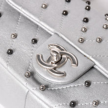 画像をギャラリービューアに読み込む, CHANEL シャネル シェブロン スタッド ウォーズ チェーンショルダーバッグ 24番台 ココマーク カーフスキン シルバー金具 美品 中古 4a003691