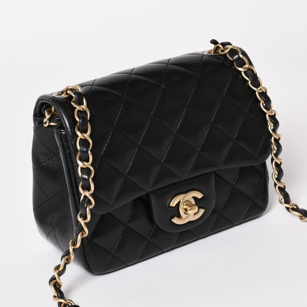 Like new CHANEL Mini Matelasse 17 S Flap S Chain Shoulder Bag 18th Series Coco Mark Lambskin Black Used 4a003658