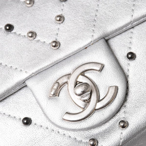 CHANEL シャネル シェブロン スタッド ウォーズ チェーンショルダーバッグ 24番台 ココマーク カーフスキン シルバー金具 美品 中古 4a003691