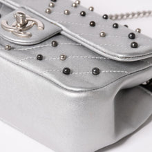 画像をギャラリービューアに読み込む, CHANEL シャネル シェブロン スタッド ウォーズ チェーンショルダーバッグ 24番台 ココマーク カーフスキン シルバー金具 美品 中古 4a003691