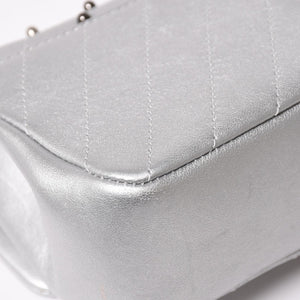 CHANEL シャネル シェブロン スタッド ウォーズ チェーンショルダーバッグ 24番台 ココマーク カーフスキン シルバー金具 美品 中古 4a003691