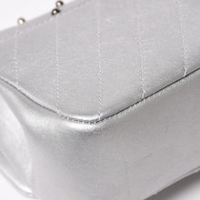 画像をギャラリービューアに読み込む, CHANEL シャネル シェブロン スタッド ウォーズ チェーンショルダーバッグ 24番台 ココマーク カーフスキン シルバー金具 美品 中古 4a003691