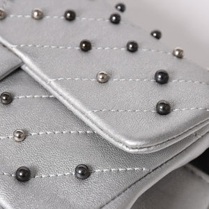 CHANEL シャネル シェブロン スタッド ウォーズ チェーンショルダーバッグ 24番台 ココマーク カーフスキン シルバー金具 美品 中古 4a003691