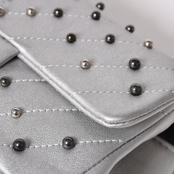 CHANEL シャネル シェブロン スタッド ウォーズ チェーンショルダーバッグ 24番台 ココマーク カーフスキン シルバー金具 美品 中古 4a003691