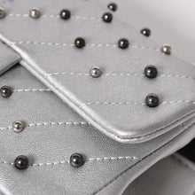 画像をギャラリービューアに読み込む, CHANEL シャネル シェブロン スタッド ウォーズ チェーンショルダーバッグ 24番台 ココマーク カーフスキン シルバー金具 美品 中古 4a003691