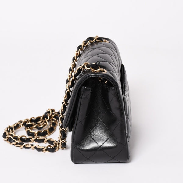 Like new CHANEL Mini Matelasse 17 S Flap S Chain Shoulder Bag 18th Series Coco Mark Lambskin Black Used 4a003658