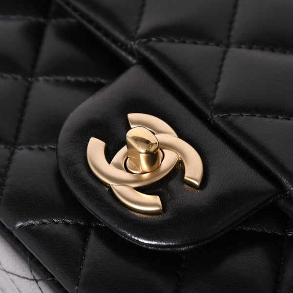 Like new CHANEL Mini Matelasse 17 S Flap S Chain Shoulder Bag 18th Series Coco Mark Lambskin Black Used 4a003658