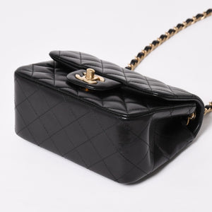 Like new CHANEL Mini Matelasse 17 S Flap S Chain Shoulder Bag 18th Series Coco Mark Lambskin Black Used 4a003658