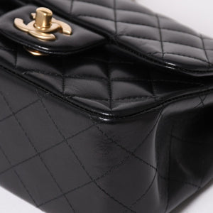 Like new CHANEL Mini Matelasse 17 S Flap S Chain Shoulder Bag 18th Series Coco Mark Lambskin Black Used 4a003658