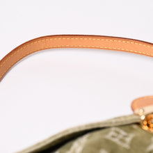 Load image into Gallery viewer, 極美品 LOUIS VUITTON ルイヴィトン ミニ プリーティ ワンショルダーバッグ M95217 モノグラム デニム カーキ ゴールド金具 中古 4a003584