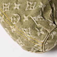 Load image into Gallery viewer, 極美品 LOUIS VUITTON ルイヴィトン ミニ プリーティ ワンショルダーバッグ M95217 モノグラム デニム カーキ ゴールド金具 中古 4a003584