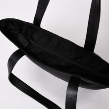Load image into Gallery viewer, 極美品 PRADA プラダ Re-Nylon ミニトートバッグ BN0332 テスートナイロン レザー ブラック トライアングルロゴプレート 31サイズ 中古 4a003666