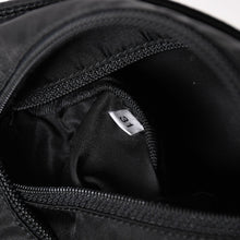 Load image into Gallery viewer, 極美品 PRADA プラダ Re-Nylon ミニトートバッグ BN0332 テスートナイロン レザー ブラック トライアングルロゴプレート 31サイズ 中古 4a003666