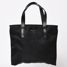 Load image into Gallery viewer, 極美品 PRADA プラダ Re-Nylon ミニトートバッグ BN0332 テスートナイロン レザー ブラック トライアングルロゴプレート 31サイズ 中古 4a003666