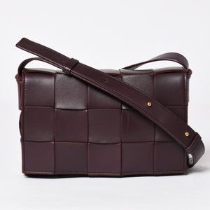 Very Good Condition BOTTEGA VENETA Bottega Veneta Burgundy Wine Red Cassette Shoulder Bag B09382148Q Used 4a003689