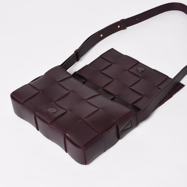 Very Good Condition BOTTEGA VENETA Bottega Veneta Burgundy Wine Red Cassette Shoulder Bag B09382148Q Used 4a003689