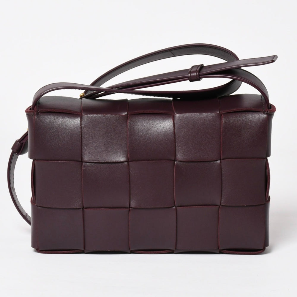 極美品 BOTTEGA VENETA ボッテガヴェネタ バーガンディ ワインレッド カセットショルダーバッグ B09382148Q 中古 4a003689