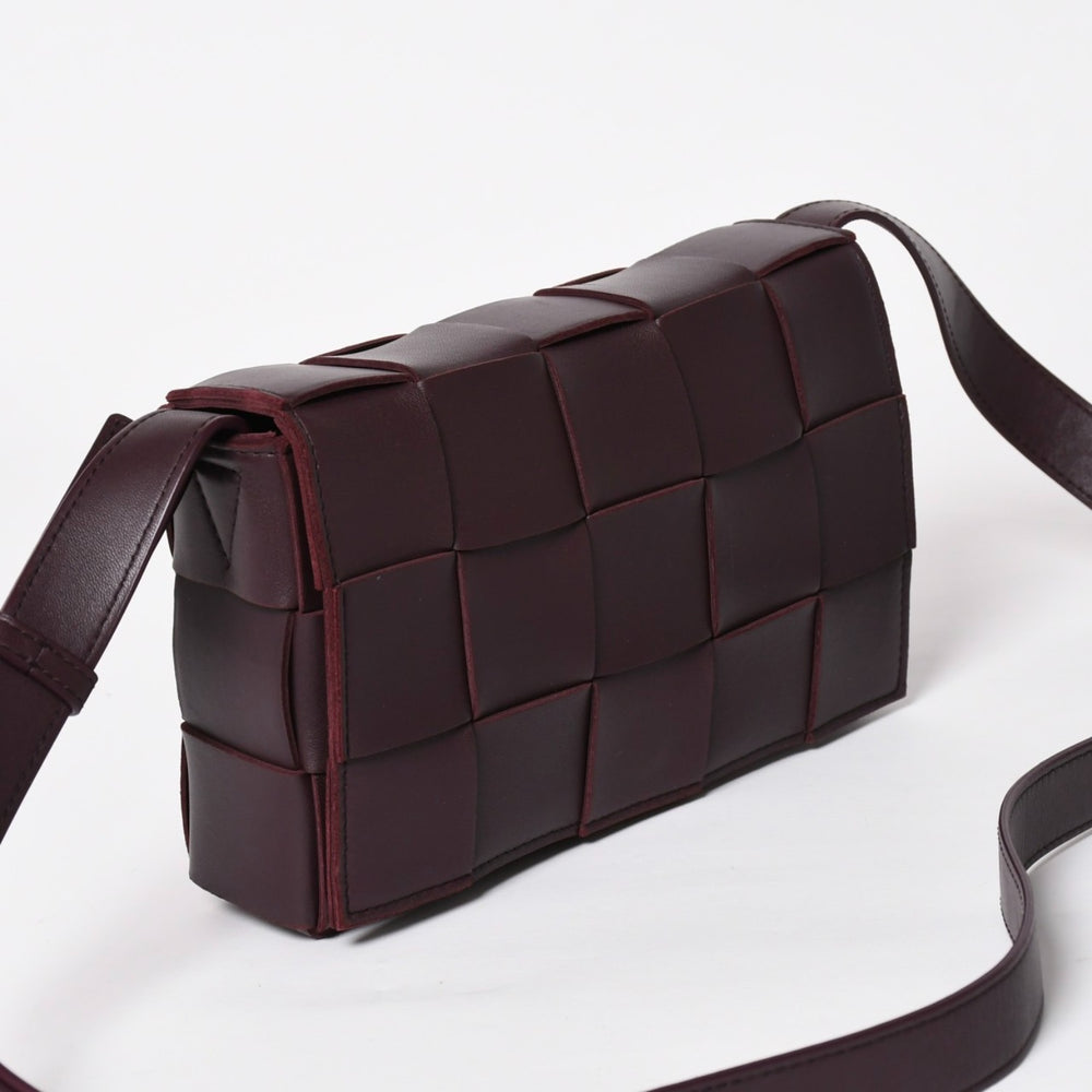 Very Good Condition BOTTEGA VENETA Bottega Veneta Burgundy Wine Red Cassette Shoulder Bag B09382148Q Used 4a003689