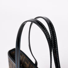Load image into Gallery viewer, 極美品 FENDI フェンディ ハンドバッグ 8BH223 CR2 ズッカ柄 ブラウン キャンバス エナメル ブラウン ゴールド金具 中古 4a003677