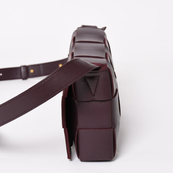 Very Good Condition BOTTEGA VENETA Bottega Veneta Burgundy Wine Red Cassette Shoulder Bag B09382148Q Used 4a003689