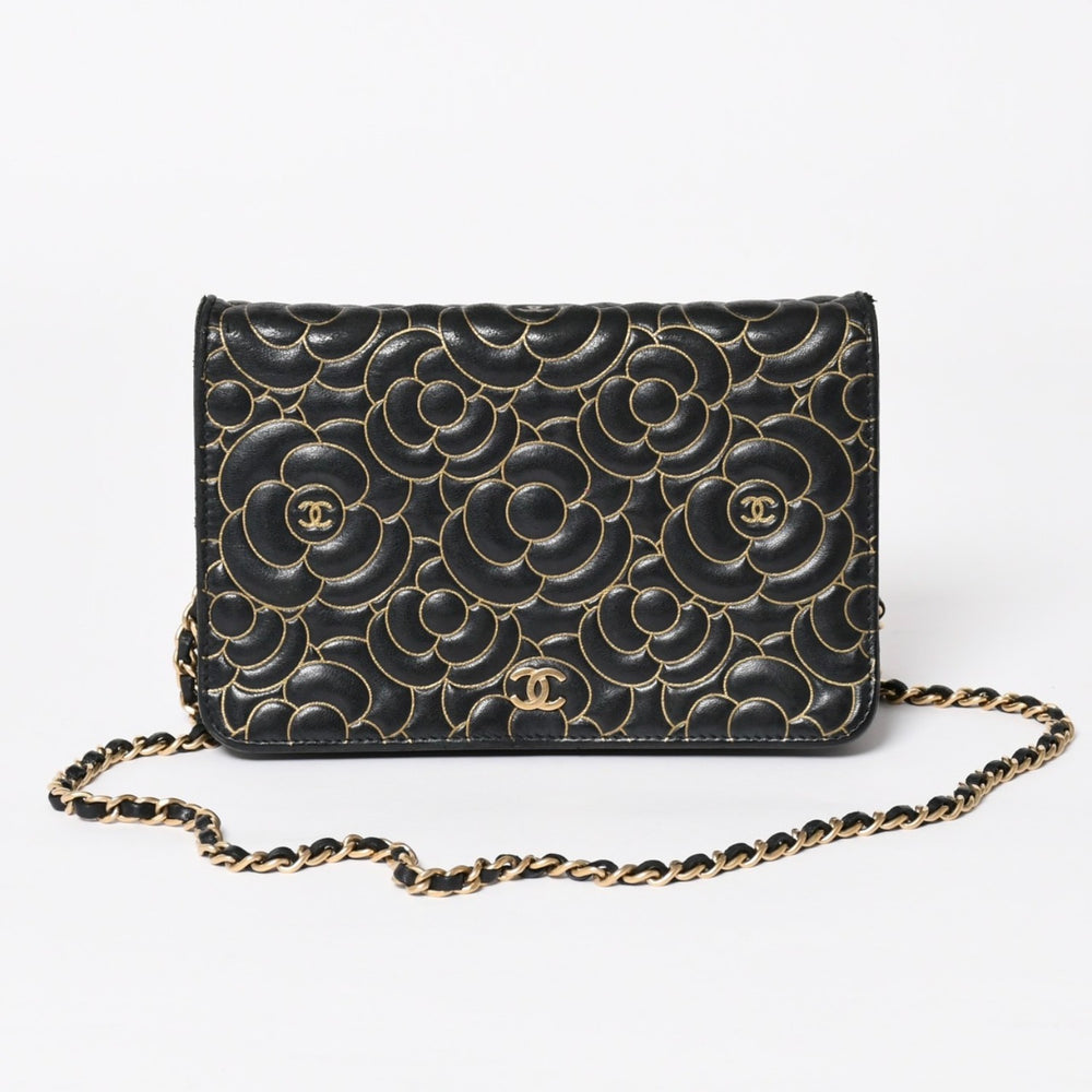 CHANEL シャネル カメリア ウォレット チェーンバッグ エンボス加工 21番台 ラムスキン ブラック ゴールド 美品 中古 4a003710