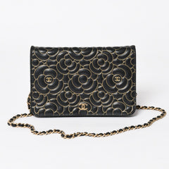 CHANEL シャネル カメリア ウォレット チェーンバッグ エンボス加工 21番台 ラムスキン ブラック ゴールド 美品 中古 4a003710