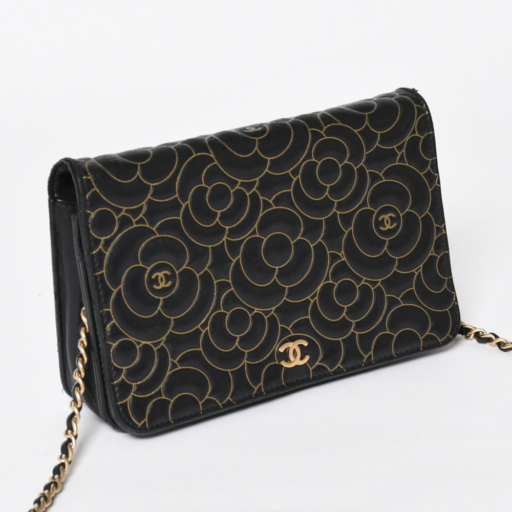 CHANEL シャネル カメリア ウォレット チェーンバッグ エンボス加工 21番台 ラムスキン ブラック ゴールド 美品 中古 4a003710