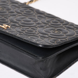 CHANEL シャネル カメリア ウォレット チェーンバッグ エンボス加工 21番台 ラムスキン ブラック ゴールド 美品 中古 4a003710