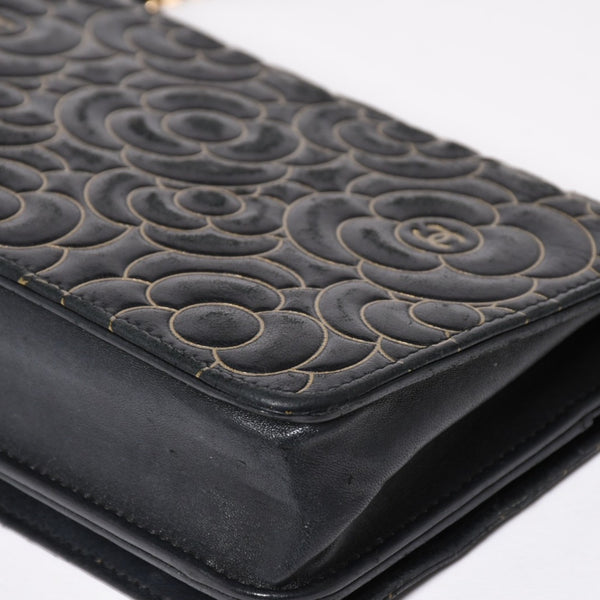 CHANEL シャネル カメリア ウォレット チェーンバッグ エンボス加工 21番台 ラムスキン ブラック ゴールド 美品 中古 4a003710