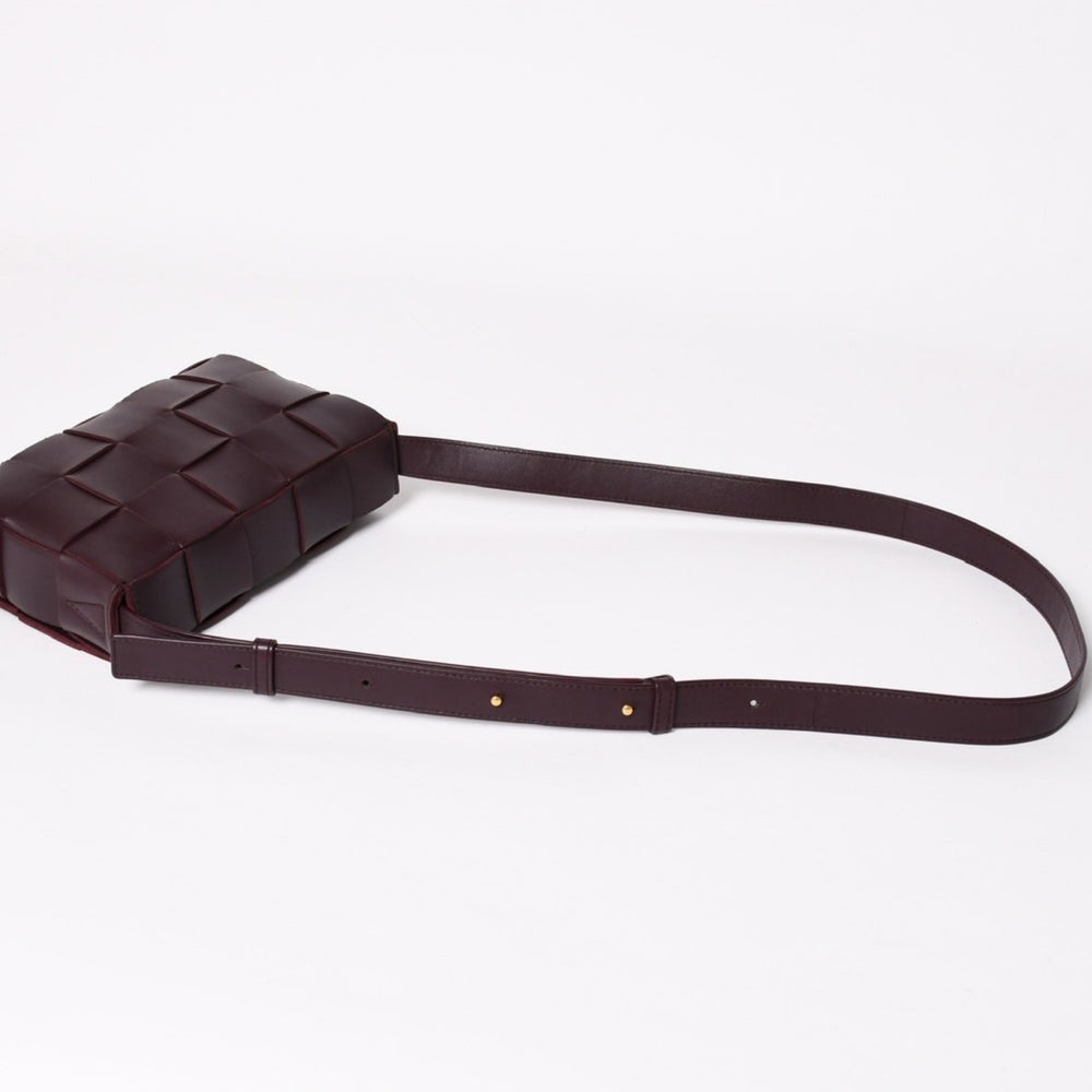 Very Good Condition BOTTEGA VENETA Bottega Veneta Burgundy Wine Red Cassette Shoulder Bag B09382148Q Used 4a003689