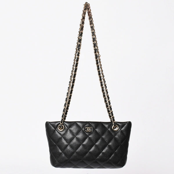 Very good condition CHANEL Chanel Matelasse caviar skin accessory pouch black silver hardware random number used 4a003600