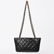 画像をギャラリービューアに読み込む, 極美品 CHANEL シャネル マトラッセ キャビアスキン アクセサリーポーチ ブラック シルバー金具 ランダム番台 中古 4a003600