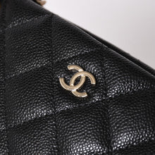 画像をギャラリービューアに読み込む, 極美品 CHANEL シャネル マトラッセ キャビアスキン アクセサリーポーチ ブラック シルバー金具 ランダム番台 中古 4a003600