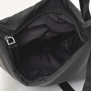極美品 PRADA プラダ ショルダーバッグ トライアングルロゴ 19ss ブラック シルバー金具 ナイロン レザー 中古 4a003696