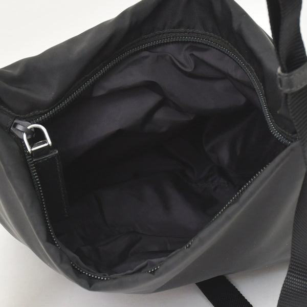 極美品 PRADA プラダ ショルダーバッグ トライアングルロゴ 19ss ブラック シルバー金具 ナイロン レザー 中古 4a003696