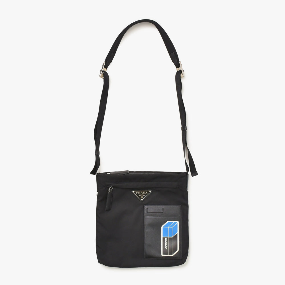 極美品 PRADA プラダ ショルダーバッグ トライアングルロゴ 19ss ブラック シルバー金具 ナイロン レザー 中古 4a003696