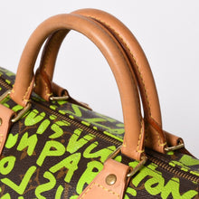 Load image into Gallery viewer, LOUIS VUITTON ルイヴィトン スピーディ30 ハンドバッグ モノグラムグラフィティ M93706 グリーン 美品 中古 4a003581