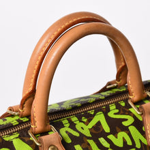 Load image into Gallery viewer, LOUIS VUITTON ルイヴィトン スピーディ30 ハンドバッグ モノグラムグラフィティ M93706 グリーン 美品 中古 4a003581