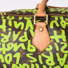 Load image into Gallery viewer, LOUIS VUITTON ルイヴィトン スピーディ30 ハンドバッグ モノグラムグラフィティ M93706 グリーン 美品 中古 4a003581